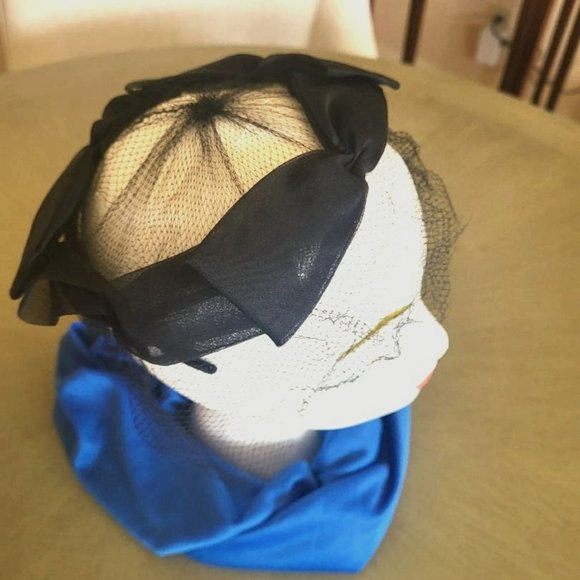 Vintage 1950's Black Headband/Fascinator Style Hat with Netting - Picture 3 of 8